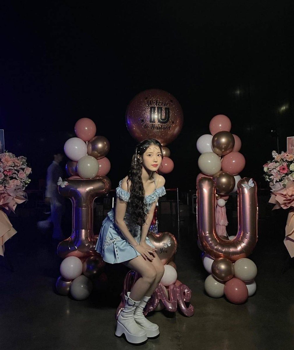 IU_HERinBKK's tweet photo. ไอยูมาลงรูปคอนเสิร์ตที่กรุงเทพแล้วค่ะ🥰 บังแอนาเก่งทุกคนเลย Not Shy แล้วค่ะ
🎈ลูกโป่งจากบังแอนาทุกคนส่งถึงพี่ลี่แล้วนะคะ
#HER_ProjectTH #IUwithBangaena
#HEREH_WORLD_TOUR_IN_BKK #IU https://t.co/SPpzAAMHWZ