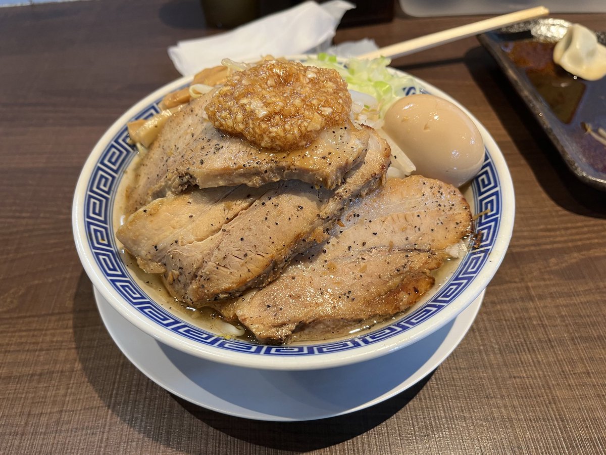 初めて二郎系食うけどデカないか？？？
