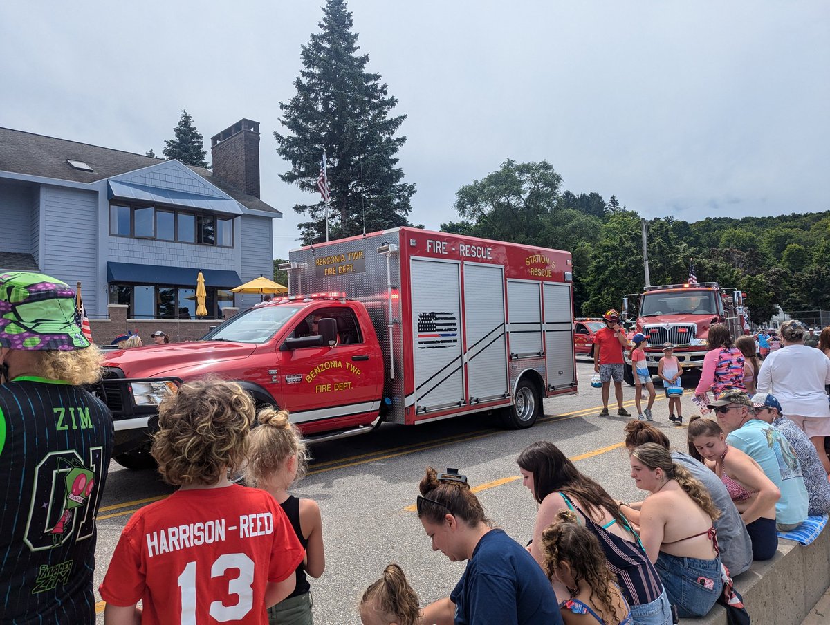 bmsal's tweet photo. @almont2 benzonia twp mi rescue 5 https://t.co/eYI5b2Ci97
