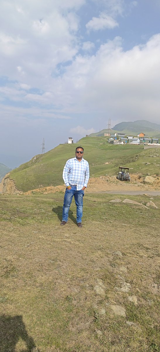 DigraShishu's tweet photo. Top Of First OLD Banihal Qazigund Tunnel Srinagar https://t.co/IR0FwjrOdY