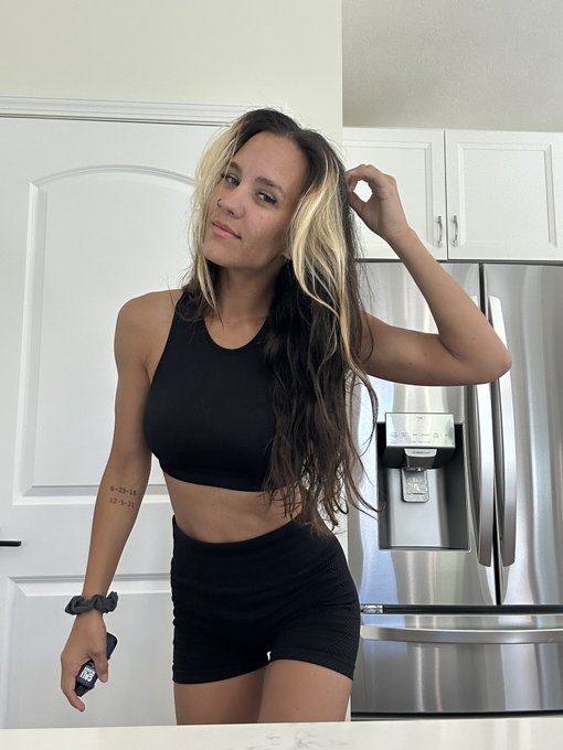 I&rsquo;ve been living my best life lately! Sweetest dreams https://t.co/tJpZl0GGci