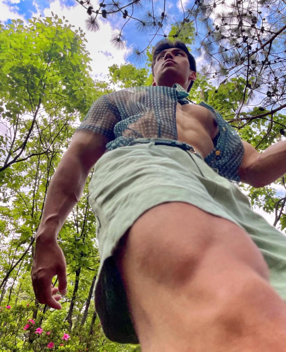 christherebooot's tweet photo. Letting his masculinity and femininity clash https://t.co/BK9oQ8vSfL