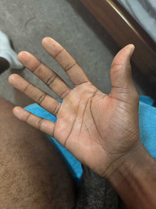 Is it true what they say about big hands ? 🤭😂✋🏾 https://t.co/Yb7K9jhII1