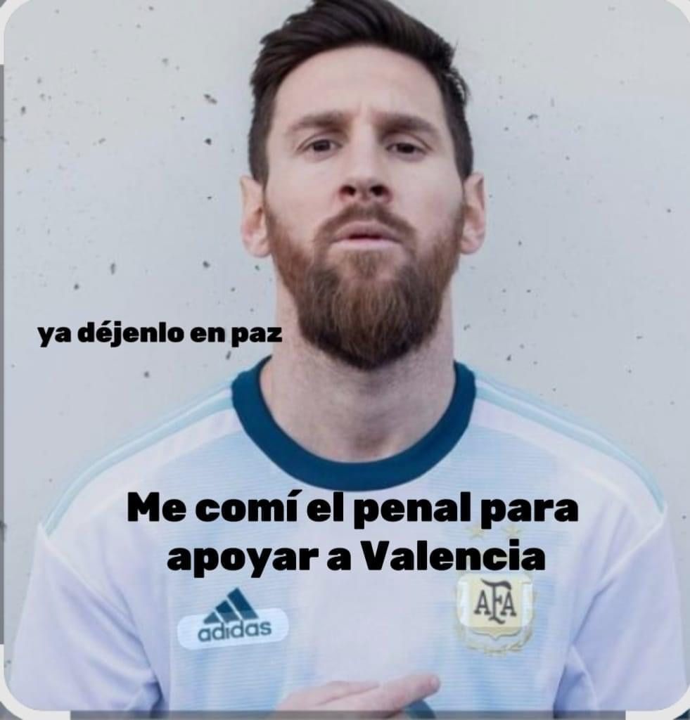 FUTERweb's tweet photo. Entre #goats 🐐 se entienden 🇪🇨🇦🇷 https://t.co/ZJCNhNBX7z