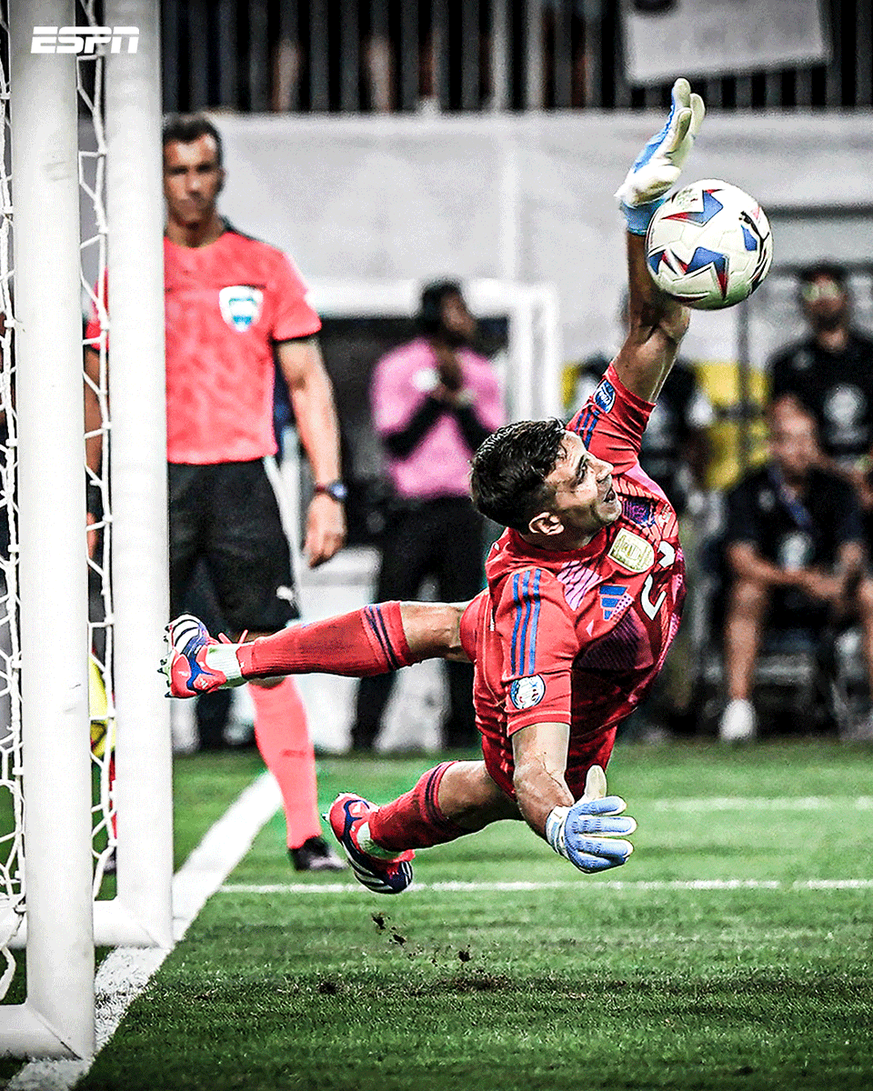 ESPNArgentina's tweet photo. 😅🇦🇷 PERDONEN, PERO NO PODEMOS DEJAR DE MIRARLO.

🏆 #CopaAmérica https://t.co/iKJONCXNkT