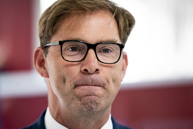 UnityNewsNet's tweet image. BREAKING NEWS🥳🥳🥳

Tobias Ellwood LOSES his seat!!!

Off to the frontlines of Ukraine you go now Sir!