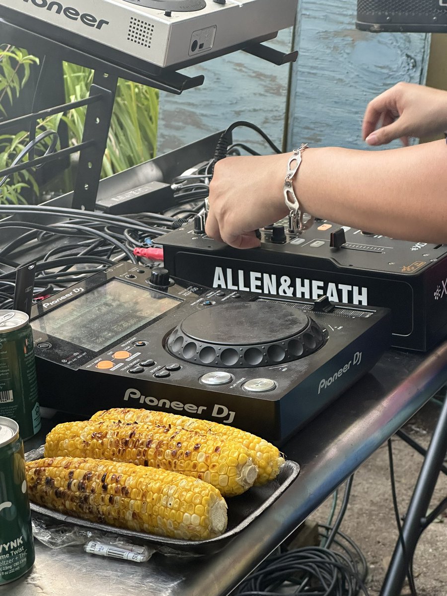 ꠹ꫀ᭙ꫀꪶᦓᦓꫀꪖ (@jewelssea) on Twitter photo 