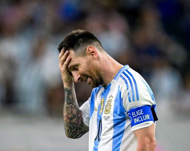 ElInmortal____'s tweet photo. Le hacen otra C América para que la vuelva a ganar

Le colocan en un grupo de risa

Le amañan los cruces para no tener un partido serio hasta la final

RESULTADO: 4 PARTIDOS, 0 GOLES (Penalti fallado)

Pero aquí no hablarán de q está acabado o q da vergüenza. Pregúntate por qué. https://t.co/1JUCR21DSN