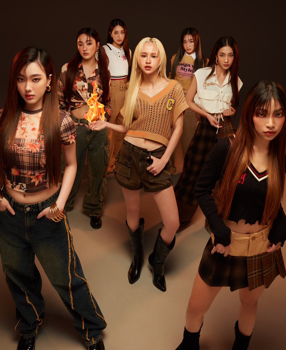 4eveOfficial's tweet image. พรีเซนท์ลุคสจากคอลเลคชั่นล่าสุดในสไตล์ Vintage Preppy กับ 4EVE 💞 โดยจุดเด่นของคอลเลคชั่นนี้คือการนำลายสก็อตมาผสานกับลายดอกไม้ รับรองว่าถูกใจสาว ๆ สายเท่กันอย่างแน่นอน

📍 ช้อปเลยที่ CPS CHAPS ทุกสาขา และช่องทางออนไลน์

@CPSCHAPS_ 
#CPSCHAPS #patchwork #4EVE…