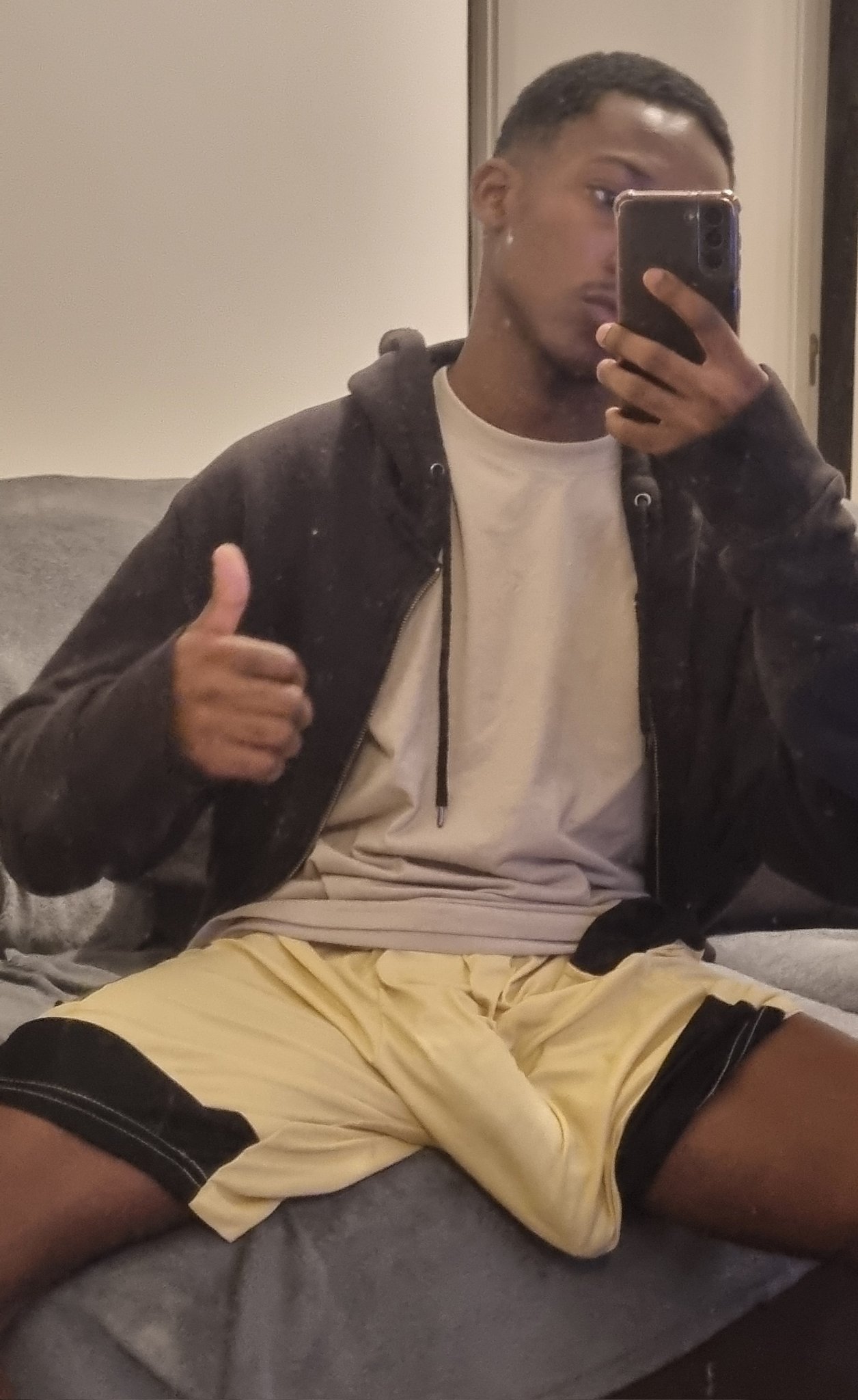 𝕮𝖆𝖎𝖔 𝕻𝖊𝖗𝖓𝖆𝖑𝖔𝖓𝖌𝖆 on X: se eu tivesse o ifo0d amarelo essa  seria minha ft de perfil e fds t.coNmiYtqNycG  X