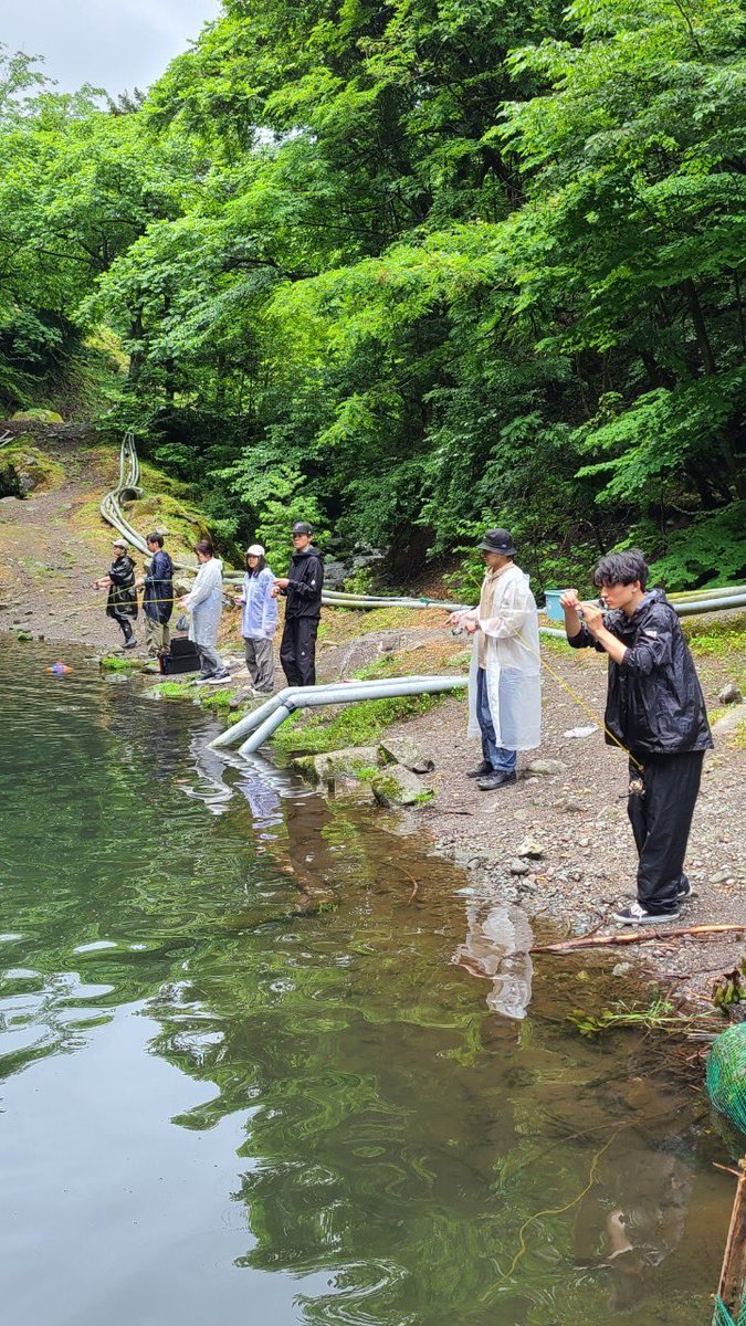 Anglers1223's tweet photo. 2024年5回目の活動は6/23に群馬県の日本イワナセンターで釣りを行いました❗️
今回は雨のため急遽こちらで釣りを行いましたが、全員が釣ることができなかったため、また再チャレンジしたい釣り場となりました❗️ https://t.co/IwQEr2vwTH