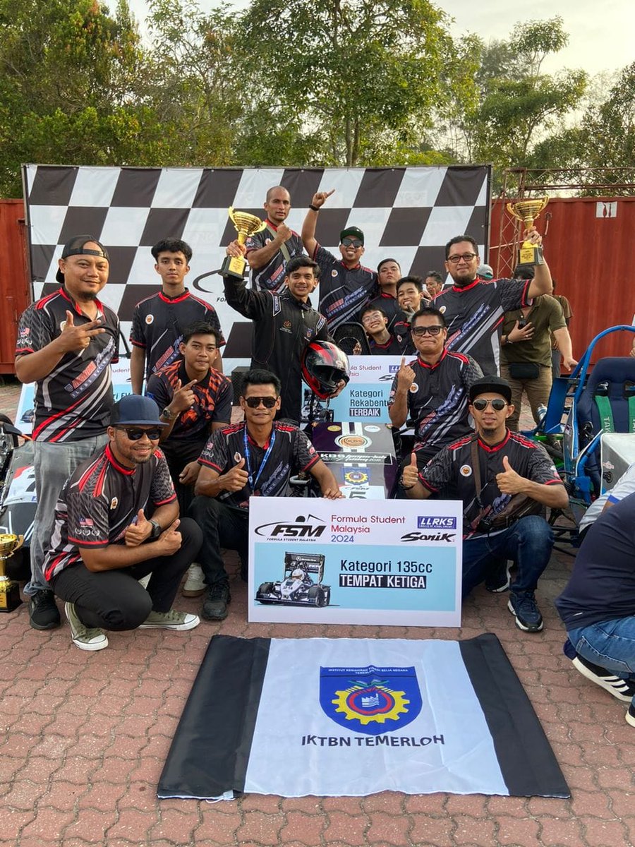 IktbnTemerloh's tweet image. ERLUMBAAN FORMULA STUDENT MALAYSIA 2024
TAHNIAH ATAS KEJAYAAN
Team IKTBN Temerloh
Lokasi : Litar Lumba Rakyat Kuala Selangor, Selangor.

#formulastudent2024 #iktbntemerlohpahang #TvetILKBS #profesionalterunggul #bpkbkbs #MalaysiaMADANI