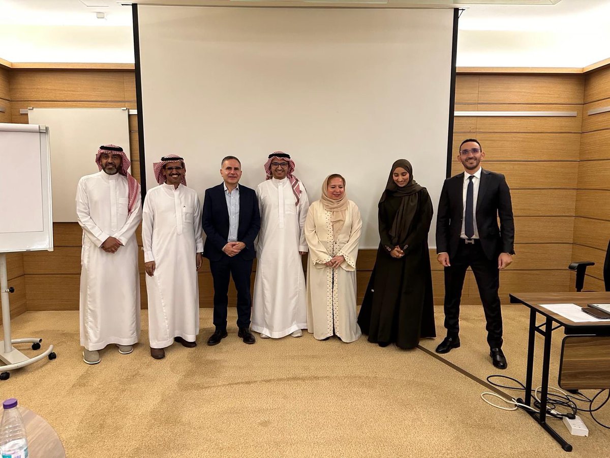 g_mountzios's tweet image. Best of  #ASCO24 GCC tour

Dubai🇦🇪
Abu Dhabi 🇦🇪
Jeddah 🇸🇦
Riyadh 🇸🇦
Muscat 🇴🇲
Doha 🇶🇦
Bahrain 🇧🇭
Kuwait 🇰🇼

6 countries in 5 intensive days, full of scientific exchange, brainstorming and networking. Impressed by infrastructure, facilities and the huge potential of the GCC region…