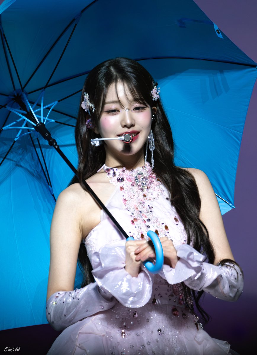 ChoCollect__'s tweet photo. 240616 SHOW WHAT I HAVE in London

 🩰☔️

#WONYOUNG #원영 #장원영 #IVE 
#아이브
#SHOW_WHAT_I_HAVE_IN_LONDON #IVEinlondon #IVE_WORLD_TOUR https://t.co/a5pQDiWH5p