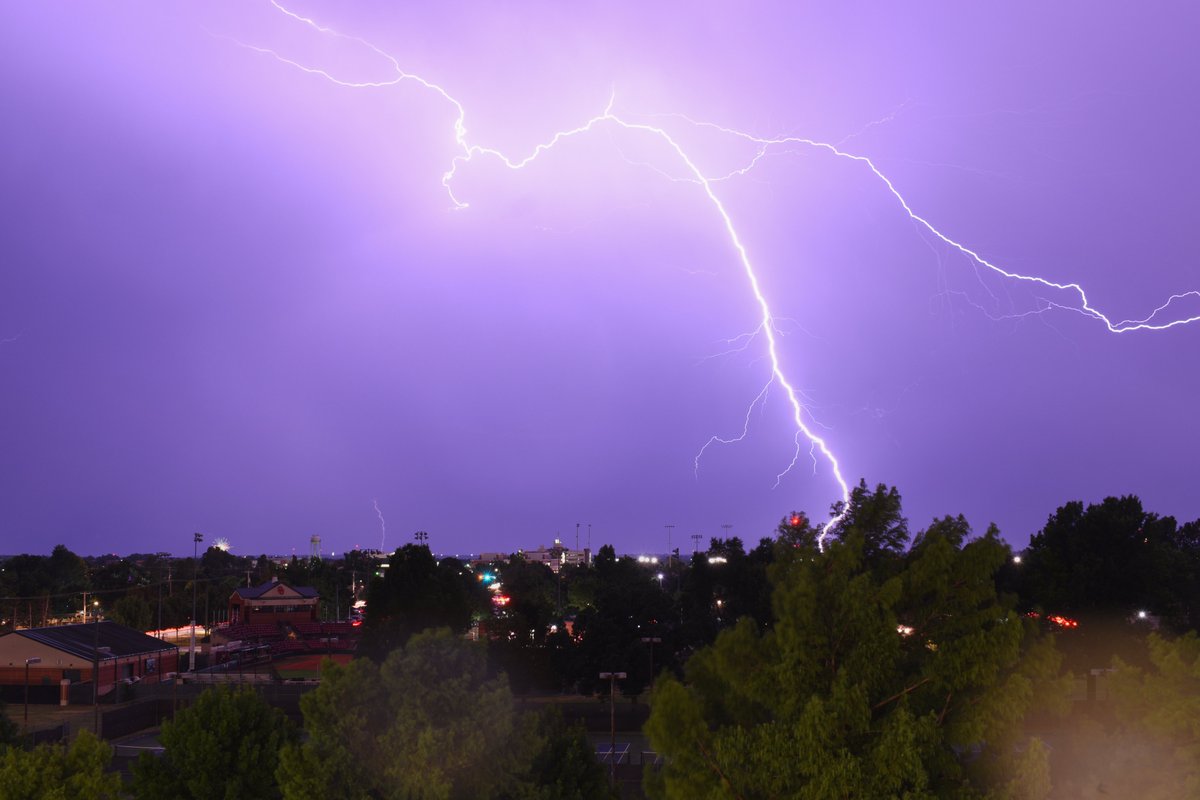 widanskiwx's tweet photo. Nature's fireworks really tried to steal the show tonight in Norman! #okwx https://t.co/KZeB5Jufce