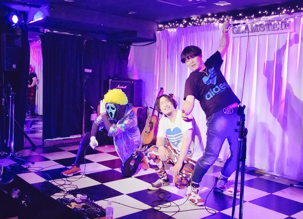 zunda825's tweet photo. 昨夜はCONGRA Vol.37 に来て下さった方々ありがとうございました┏〇゛
昨日はいつも以上に暑かったー🔥
て、NEXT LIVEは、8/3 8/4 立川の夏祭りで 野外LIVE🌞
#CONGRA
#新宿グラムシュタイン https://t.co/zxlicaqjR6