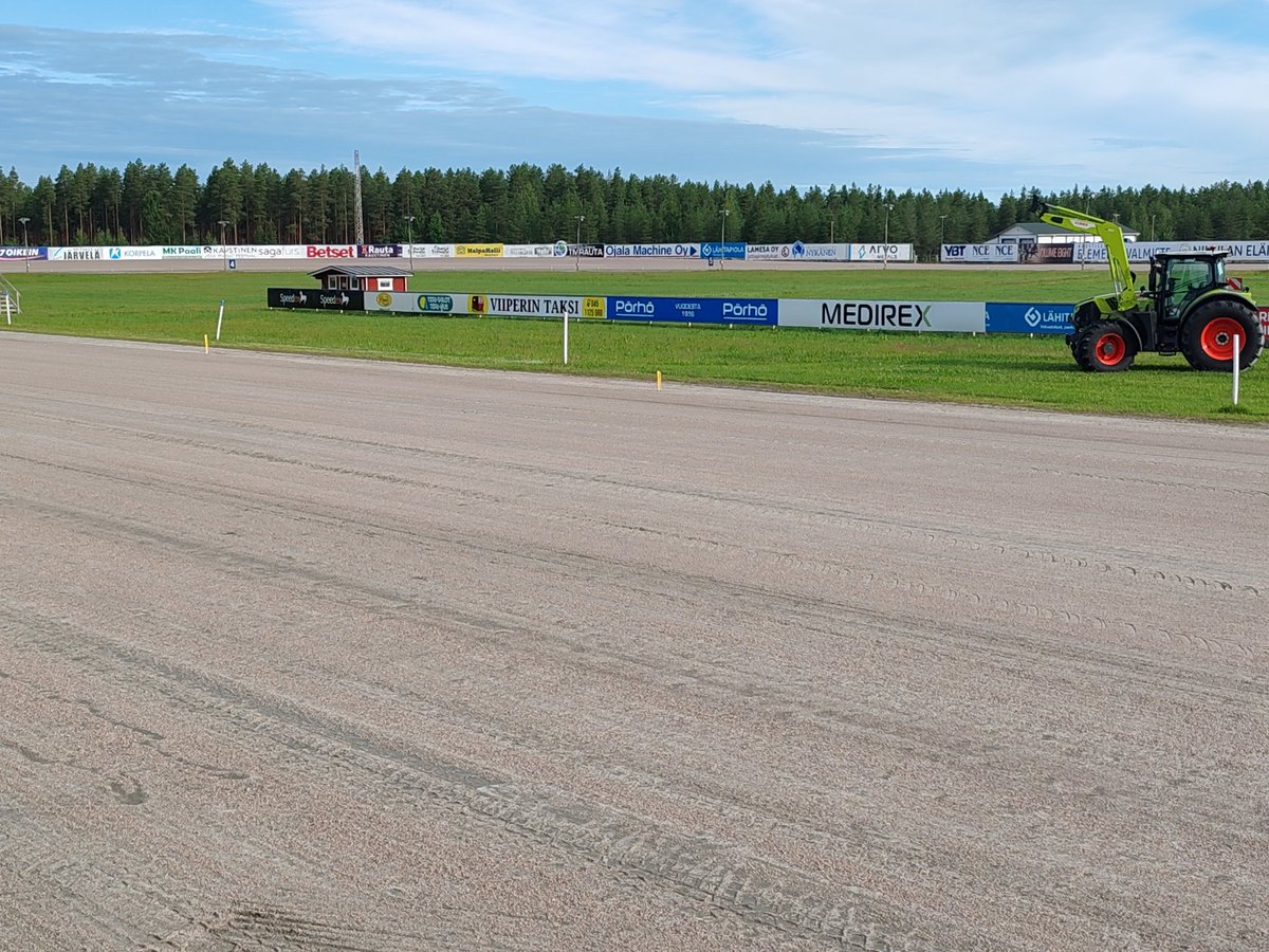 KaustisenNikula's tweet photo. Festivaaliravit Nikulassa alkavat perjantaina 5.7. mukavissa olosuhteissa. Lämmintä n. 20 astetta, ennuste povaa sadekuuroa klo 16 tienoille, mutta muutoin loistavat olosuhteet. #ravit #nikula https://t.co/cYZx7RJjuw