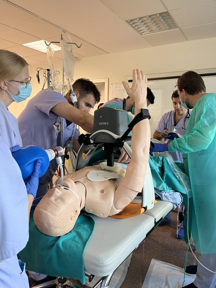 Entrenando canulación percutánea, protocolo #ECMO_RCP y #TrabajoEquipo en <a href="/SimulacionLaFe/">SiMuLaFe</a> 
Sin duda, una gran experiencia! 
Comprometidos por la Seguridad en <a href="/uci_lafe/">@UCI_LaFe</a> <a href="/HospitalLaFe/">HospitalLaFe</a>
