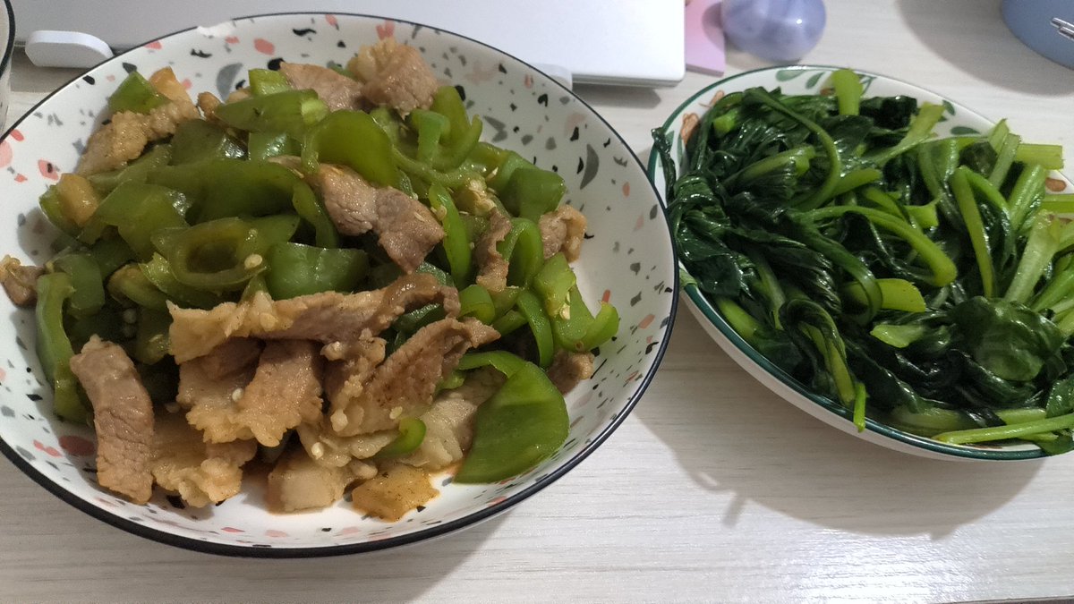 ROSESS0713's tweet photo. 做饭失败的第二天…… https://t.co/MQTuPrAdJA
