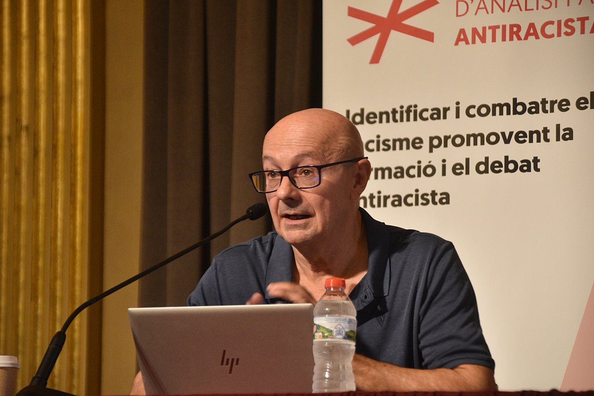 3r dia de l'Escola d'Estiu! 💪🏽

Parlem dels dispositius d’acollida i la categorització que massa sovint fem de l’alumnat. Dialoguem sobre el benestar emocional, els itineraris continuats i les (des)igualtats educatives i la manca d'oportunitats.