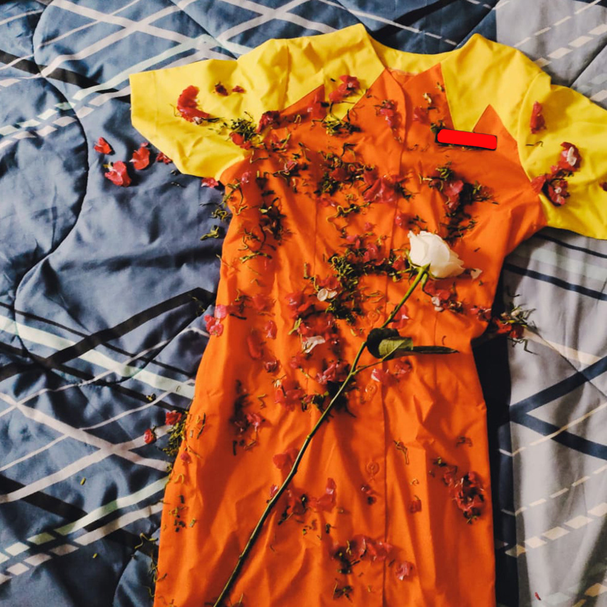 Sebelumnya aku minta maaf karena baru bisa ngelanjutin cerita ini sekarang. Beberapa pekerjaan baru beres.

Oh ya ternyata ceritaku dibaca juga sama temen-temen lamaku dan akhirnya jadi pembicaraan, sampai akhirnya beberapa teman mengontakku lagi.
<a href="/IDN_Horor/">Horor Indonesia</a>  
#bacahorror