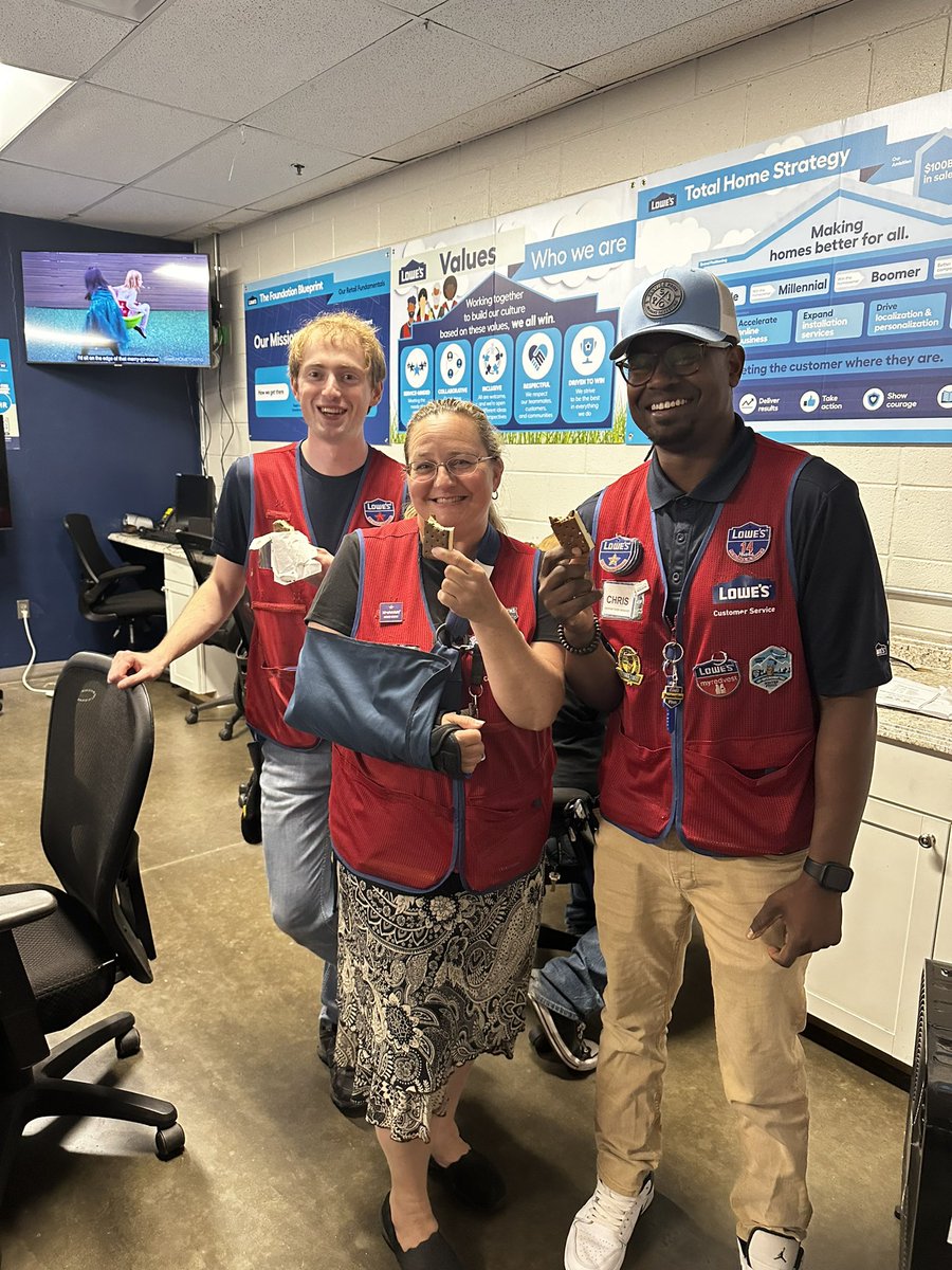 Who doesn’t love ice pops and ice cream sandwiches!? I know 1909 does!! Love seeing the smiles light up when the team sees ice cream! <a href="/TerryWest1909/">Terry West</a> <a href="/GeoffLambert77/">Geoff Lambert 🄶 🄵 ²</a> @meronH1290 <a href="/ShuellWilliam/">William Shuell</a>