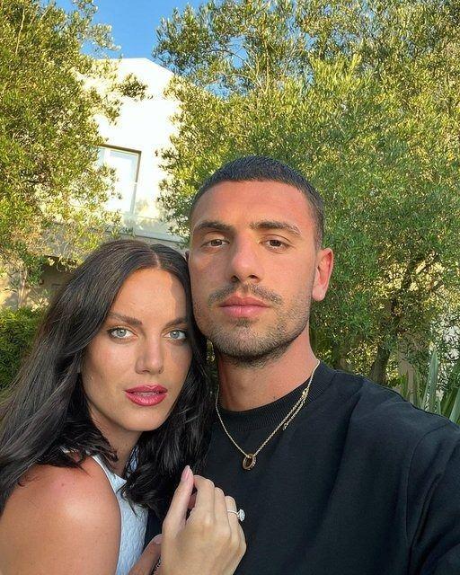 darkwebhaber's tweet photo. Merih Demiral'ın eşi Heidi: 

Benim eşim ırkçı değildir. O nazik, açık görüşlü ve hoşgörülü biridir! Çeşitlilik ailemizin güzelliğidir. https://t.co/trxClnyngQ