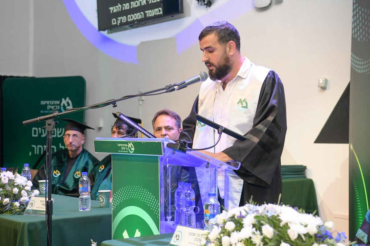Danielli_Lab's tweet photo. Congratulations to our former lab member, Mr. Yossef Teubul (Yossi), who has just received his https://t.co/FsxIL9tiqP. degree in Electrical Engineering. Yossi has been chosen to speak at the commencement ceremony as one of the representatives of the class of 2024. https://t.co/j5bsJscFza