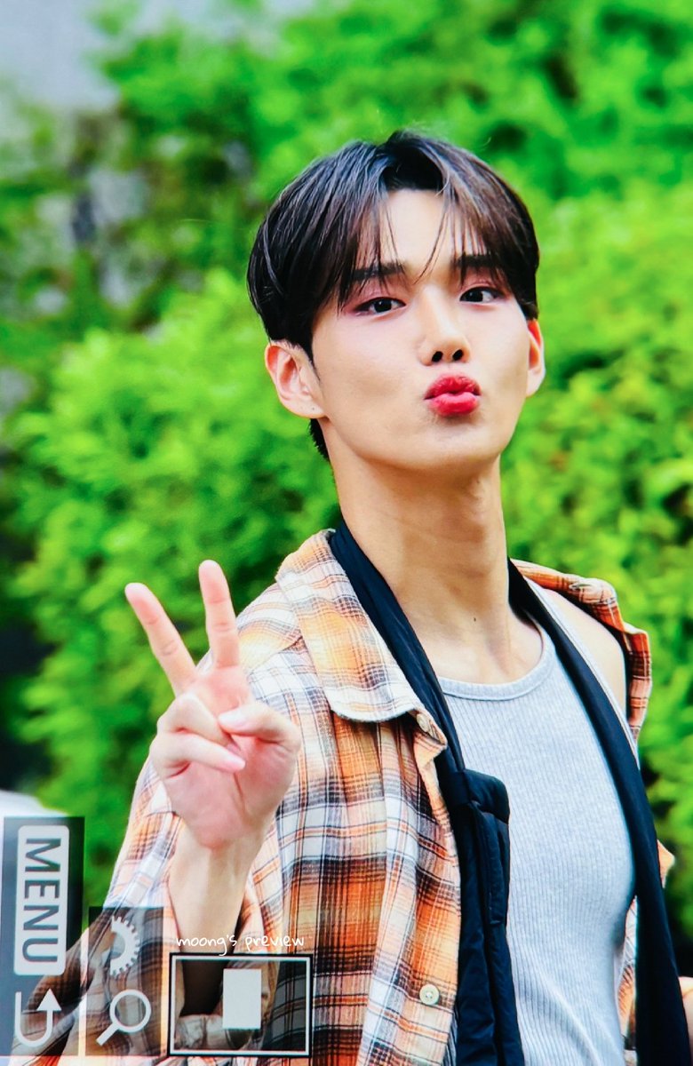 moongs_0226's tweet photo. 240705 뮤뱅 퇴근 pre.

사랑둥이 잘가아💛

#CIX #씨아이엑스 #승훈 #SEUNGHUN
#BDU #비디유
#to_my_beloved_star https://t.co/mCg9xeKoTM