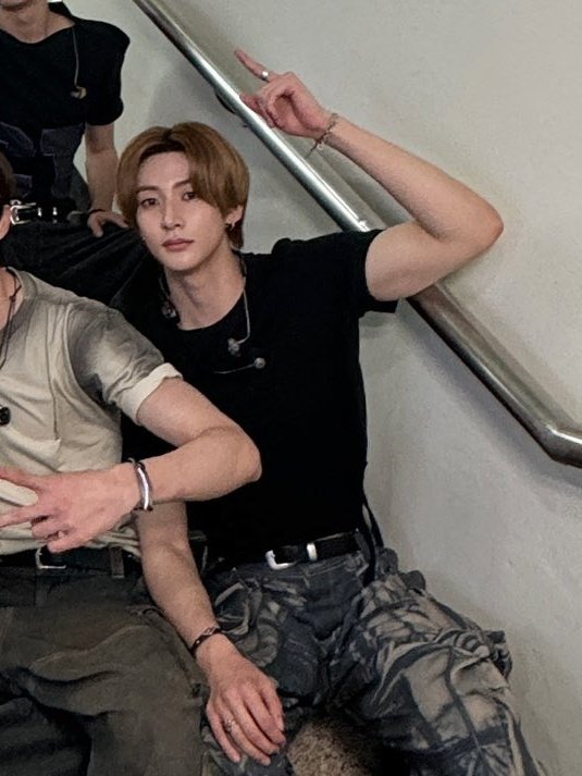 daintoiny's tweet image. ANTON???