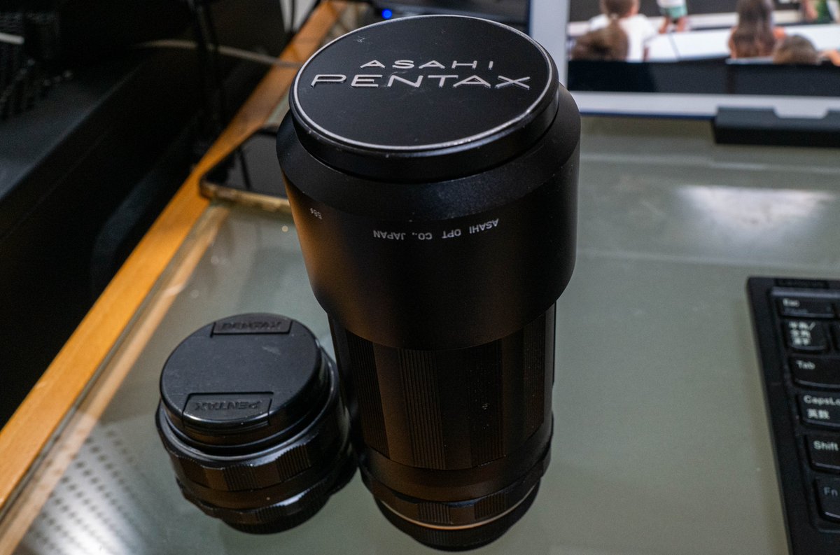 aochanmor's tweet image. Takumar200㎜と50㎜はこんなに大きさ違うのよ。

200㎜単焦点のTakumarはなかなか使い道が無く、防湿庫の肥やしとなっています・・・。
ヤフオクで500円で買ったので文句言えませんが。

#AsahiPENTAX #SuperTakumar50mmf14 #SMC_Takumar200mmf4