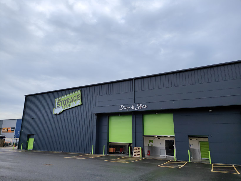 CladdingCoating's tweet photo. Storage Team acquired this unit in York. We have now worked on several sites for them recently at:

- Gainsborough
- Winsford
- St Helens
- Kettering
- York

Read the full case study here >> https://t.co/EJf1Y5rGvb

#CladdingCoating #StorageBuilding #Refurbishment #WallCoating https://t.co/CN44snq8W4