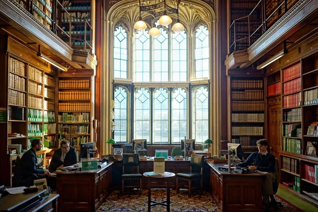 Welcome (or welcome back) to all MPs in the new Parliament! 🇬🇧 The House of Commons Library is now open for business and we've already received our first enquiry!