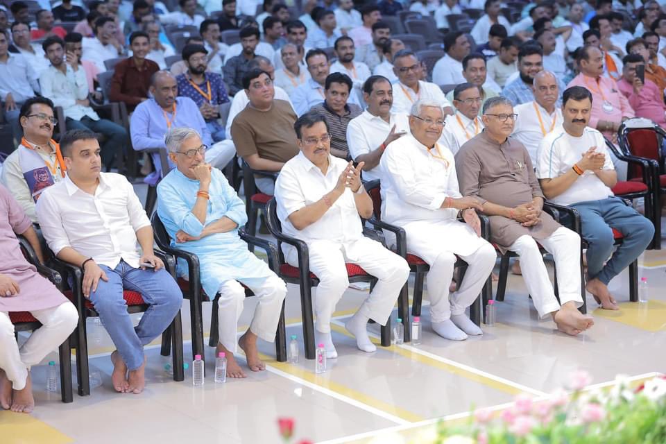 iDevjiVarchand's tweet photo. સાળંગપુર ખાતે માનનીય પ્રદેશ અધ્યક્ષ અને કેન્દ્રીય મંત્રી શ્રી  @CRPaatil જીની અધ્યક્ષતામાં અને સંગઠન મહામંત્રી શ્રી 
@ratnakar273 જી, મહામંત્રીશ્રી @rajnipatel_mla જી, શ્રી @VinodChavdaBJP જી તેમજ હોદ્દેદારોની ઉપસ્થિતિમાં આયોજિત આનંદ સભર ડાયરા અને સાંસ્કૃતિક કાર્યક્રમને માણ્યો. https://t.co/sKIfHKSsVk