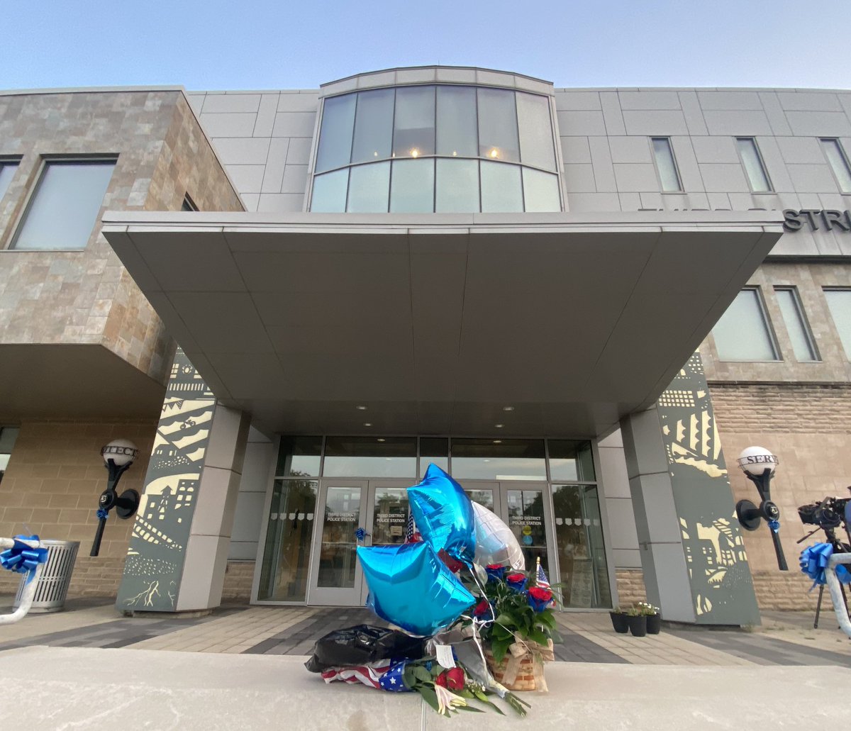 A memorial is growing outside of Cleveland’s Third District where Jamieson Ritter’s cruiser is now parked. The suspect accused of killing Ritter in the line of duty is due in court later this morning <a href="/WEWS/">News 5 Cleveland</a>