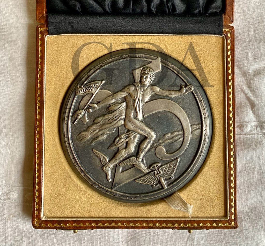 maviedanslart's tweet image. Good morning #elevenseshour
 An handsome boxed Austin Motors medallion presented to Howells &amp;amp; Co Ltd of Cardiff for 25 years association, 1946. 
See it and more at,
Dieudonneart.com/antiques

#Motoring #vintage #collectables #cars #AustinMotors #shopindie #shopsmalluk #gifts