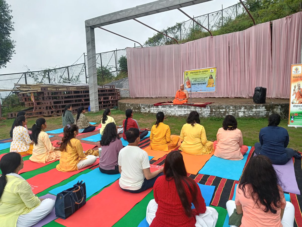 bharatyogaa's tweet photo. Outdoor #DiscussionSession in the lap of mother nature in Hiamalyas for students of #YogacharyaCourse of #bharatyoga
#ResidentialCourse #YogaRetreat #YogaAtHimalayas #BharatYoga #Sankalpa #acharyapratishtha #swamibharatbhushan https://t.co/irt2zW4OZh