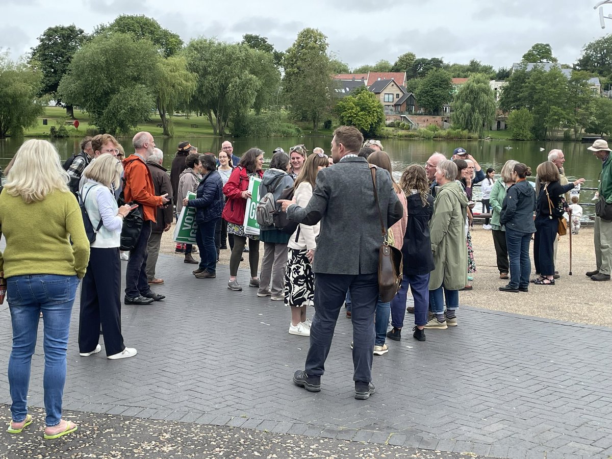 jacquiS21's tweet image. Missed the speeches but great to see the support for new #WaveneyValley MP @AdrianRamsay in #Diss this morning. Lousy pictures because there were cameras and I was too scared to get closer 😂
