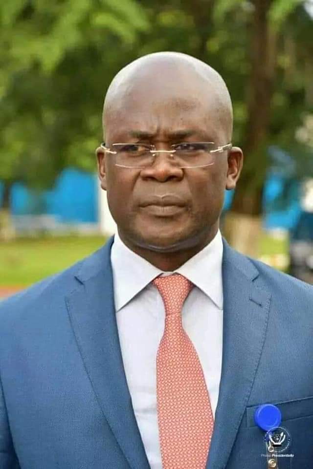 Réponse à <a href="/ALuakabuanga/">Abraham Luakabuanga</a>. "Dans les propos tenus par le Ministre <a href="/JLBussa/">Jean-Lucien BUSSA</a>, ce 20 juin à l'Unikin, il s'est agi de la qualité du Leadership collectif et non individuel depuis 1960. En effet, le Leadership devrait être visionnaire, stratège et gestionnaire". <a href="/JeanFelixTshobo/">Jean-Félix Tshobo</a>