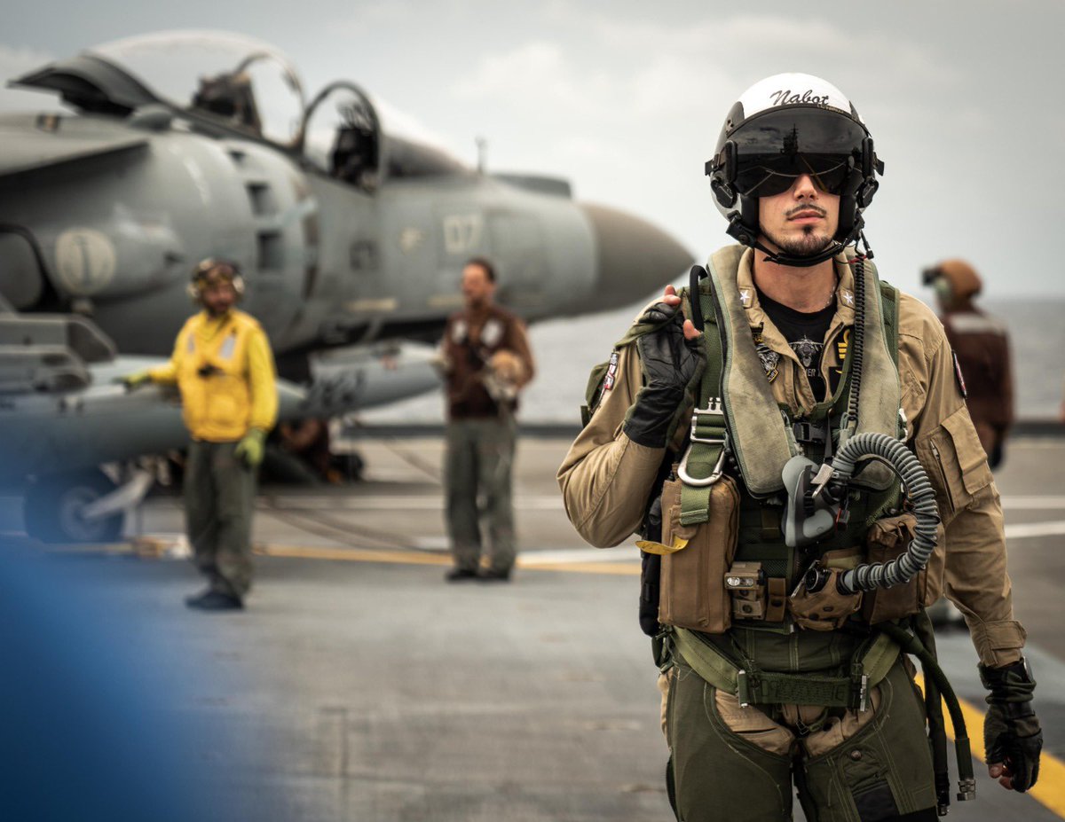 ItalianNavy's tweet photo. La componente aerotattica del Carrier Strike Group si prepara a partecipare all’esercitazione #PitchBlack24 in Australia. 
I velivoli F-35B e AV-8B, su #naveCavour sono impegnati in sessioni di volo per consolidare la capacità di proiezione strategica promossa dalla #Difesa. https://t.co/U24YmNs7Oq