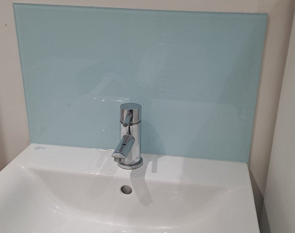EasySplashbacks's tweet photo. Basin splashbacks - easy to clean, no grout lines to age over time, made to measure and bespoke to your needs - contact us today to find out more. 
#bathroomsplashback #basinsplashback #madetomeasure #ukmade #bespokesizing #glasssplashback #backsplash #bathroombacksplash #glass https://t.co/JbROXtAmuZ