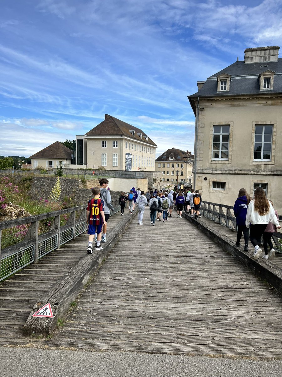 chephumanities's tweet photo. A windy visit to Falaise Castle, birth place of William Duke of Normandy! A brilliant medieval experience for pupils who have been learning about the Duke of Normandy in year 7 lessons this year. @chepstowschool https://t.co/zq9PI26Isc