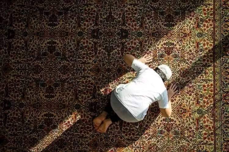 ولقَد رجَوتُكَ يا إلهِي طامِعاً

ألاَّ يَخيبَ مدَى الحياةِ رَجائي ..

#يارب