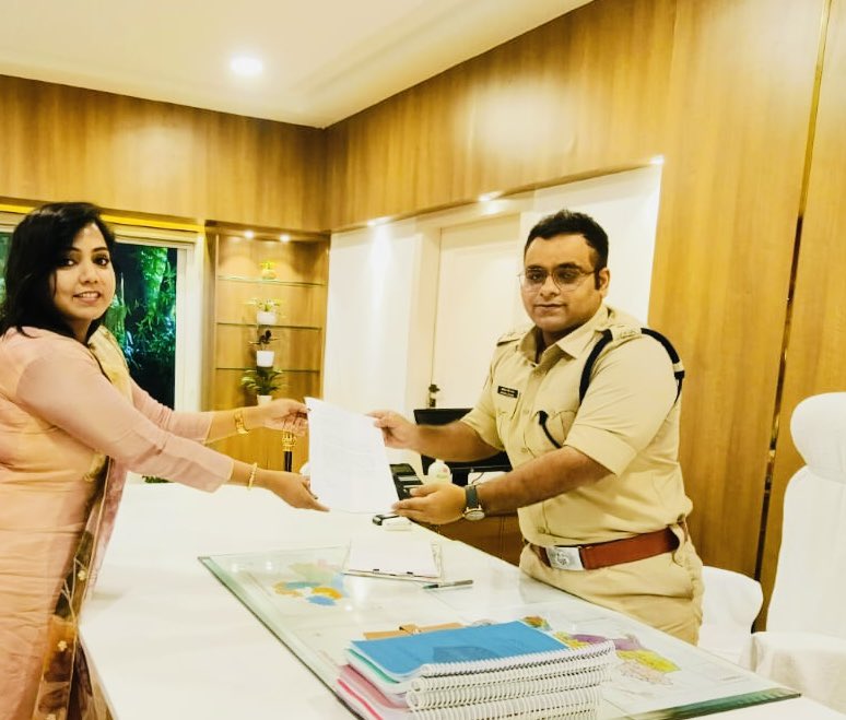 haseena9's tweet photo. సోషల్ మీడియా లో జరుగుతున్న అసత్య ప్రచారం పై విజయవాడ కమిషనర్ కార్యాలయాం లో ADCP ADHIRANA కు అసత్య ప్రచారం చేస్తున్న వారిపై చర్యలు తీసుకోవాలని ఫిర్యాదు చేశాను … https://t.co/1TdPP41mhq