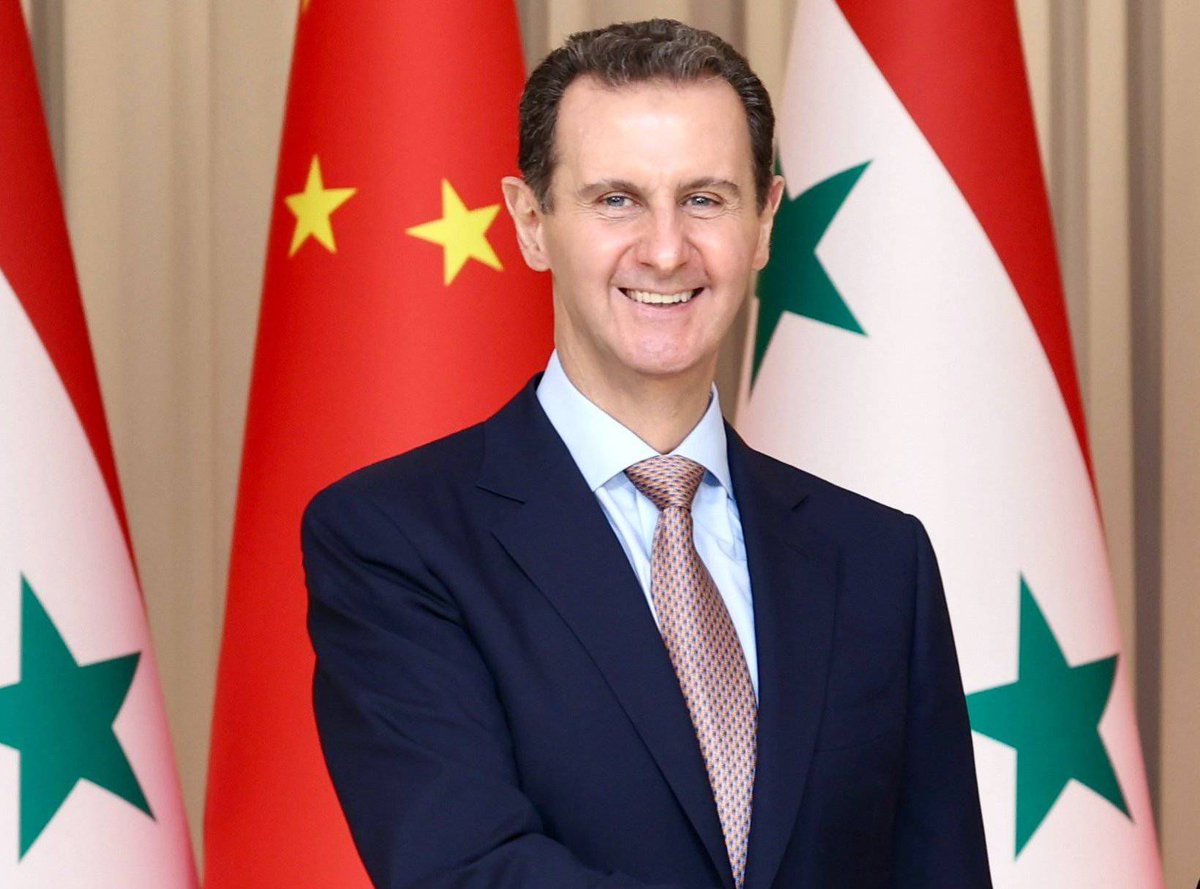 Franc-Tireur (@franctireurmag) on Twitter photo 🔔 Un mandat d’arrêt international a été émis contre Bashar-El-Assad pour « complicité de crimes contre l’humanité ». Du côté de <a href="/MLP_officiel/">Marine Le Pen</a> et de <a href="/JLMelenchon/">Jean-Luc Mélenchon</a>, soutiens notoires du tyran, c'est silence radio. Par <a href="/YannBarte/">Yann Barte 🇺🇦🇹🇼 🎗️</a>
👉🖊
franc-tireur.fr/rn-lfi-valse-a… 🔔 Un mandat d’arrêt international a été émis contre Bashar-El-Assad pour « complicité de crimes contre l’humanité ». Du côté de <a href="/MLP_officiel/">Marine Le Pen</a> et de <a href="/JLMelenchon/">Jean-Luc Mélenchon</a>, soutiens notoires du tyran, c'est silence radio. Par <a href="/YannBarte/">Yann Barte 🇺🇦🇹🇼 🎗️</a>
👉🖊
franc-tireur.fr/rn-lfi-valse-a…