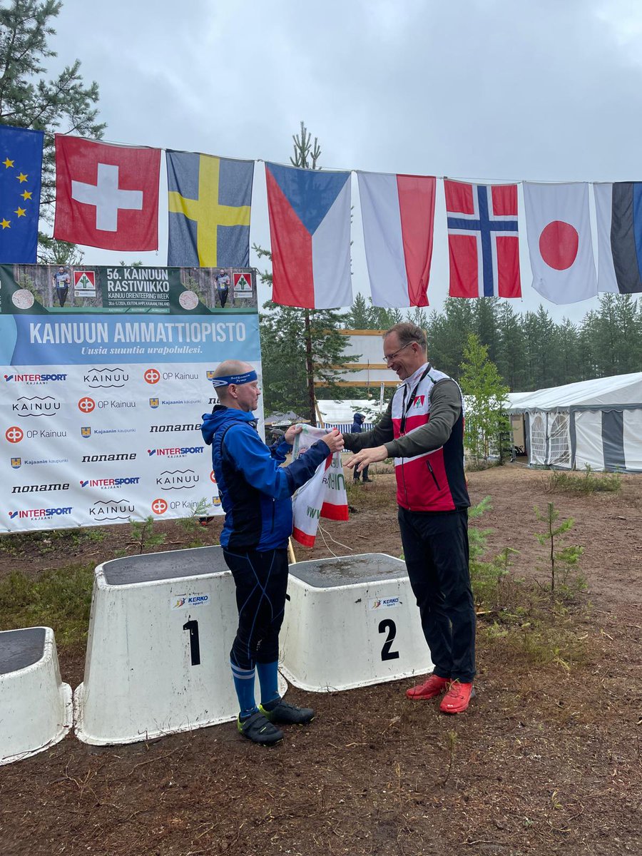 56.  Kainuun Rastiviikoon maali on nyt sulkeutunut ja #Rastiviikko #Kajaani'ssa on päättynyt. Rastiviikon "viestikapula", Rastiviikko-lippu on  luovutettu #Sotkamo'n Jymylle ja ensi vuonna suunnistetaan siis  Sotkamossa. Vuokattiin mennään Sotkamon Jymyn vieraiksi. #KRV24 #KRV25