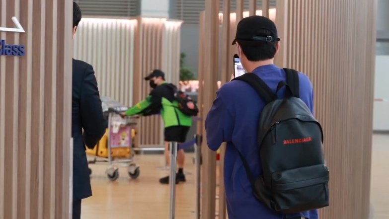 lmao sechan acting like one of the reporters filming haha 😭

#RUNNINGMANinMANILA2024 #RUN2UinMANILA