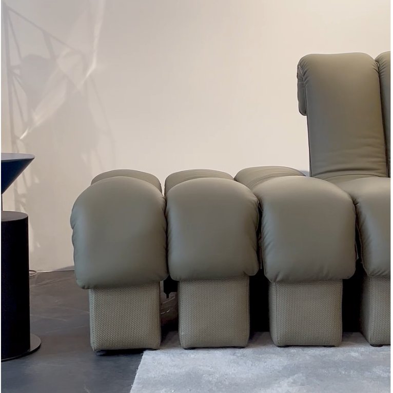 Sourcing_Market's tweet image. Showcasing our "Infinite Extension" Sofa! 🛋️

Designed for ultimate comfort and style, it seamlessly extends to fit your space needs. 
#Foshanfurniture #Leathersofa #Customsofa #InteriorDesign #HomeDecor #FurnitureDesign #Luxuryliving #FFM