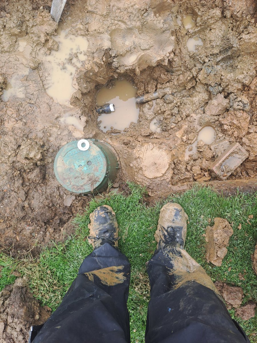 Back for hopefully my final sh*t job Friday.  2 weeks to go before my final shift as a greenkeeper.  Over 30 years in a great industry and looking forward to my next adventure.
