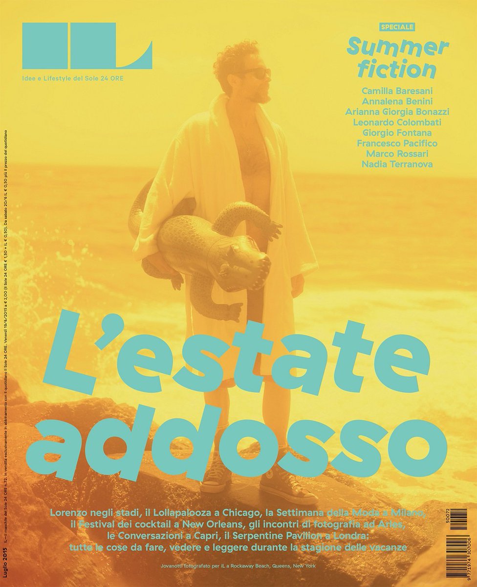 Con gli anni Scotto Di Luzio si è indurito e ha assunto posizioni sempre più reazionarie e snobistiche, senza mezze misure e talvolta violente, accusando gli intellettuali napoletani di rappresentare la loro città come una vittima predestinata e priva di responsabilità. Si è